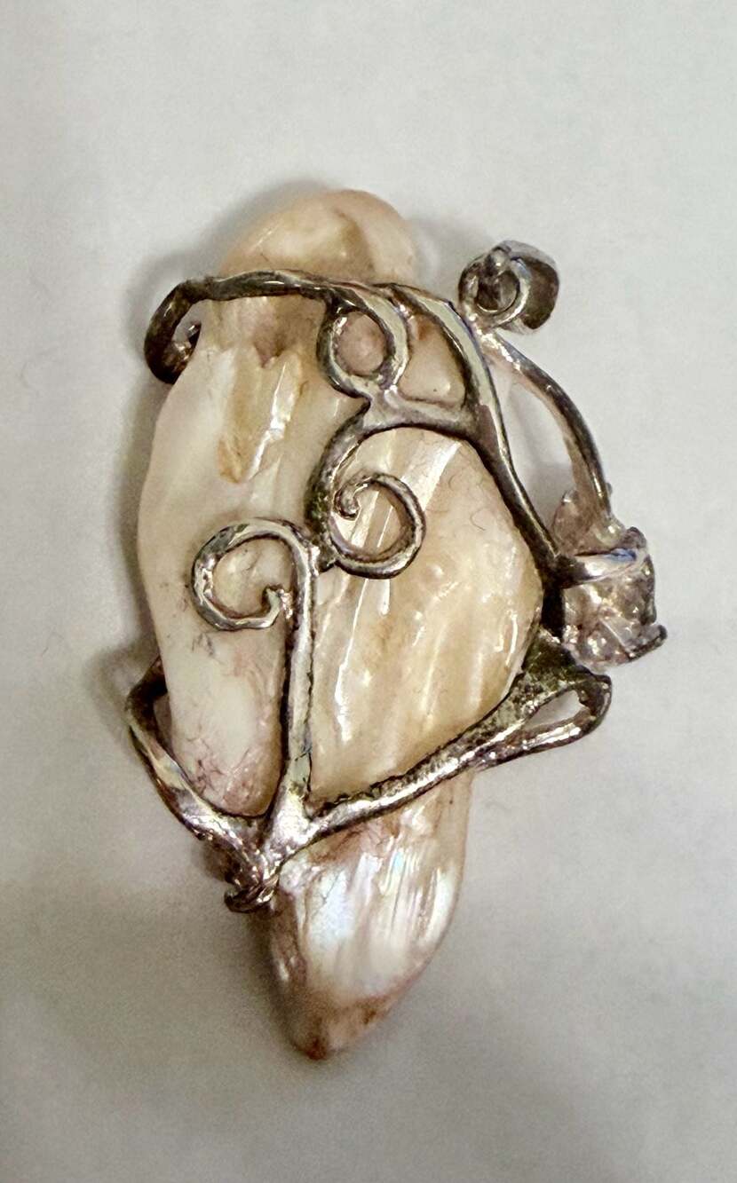 Baroque Pearl Pendant Iridescent Freshwater Pearl Silver Set - Picture 3 of 4